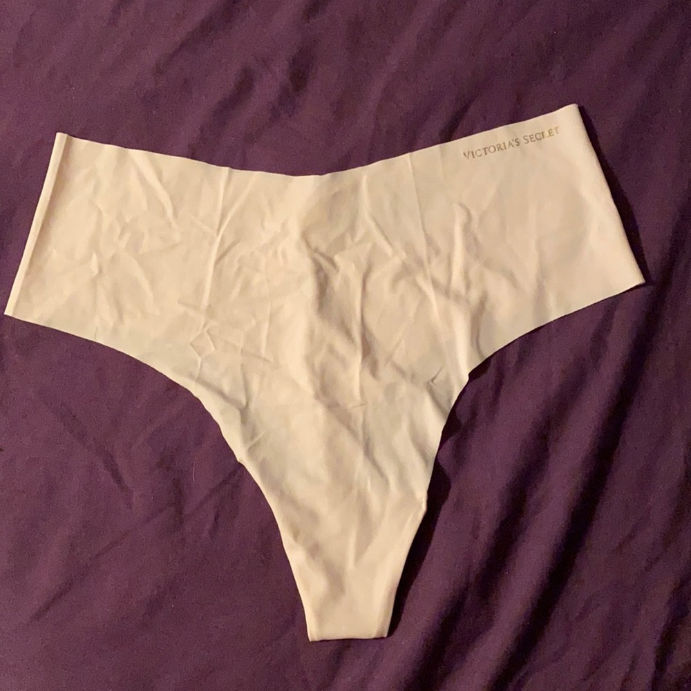 VICTORIA'S SECRET
No-show Midi Thong Panty